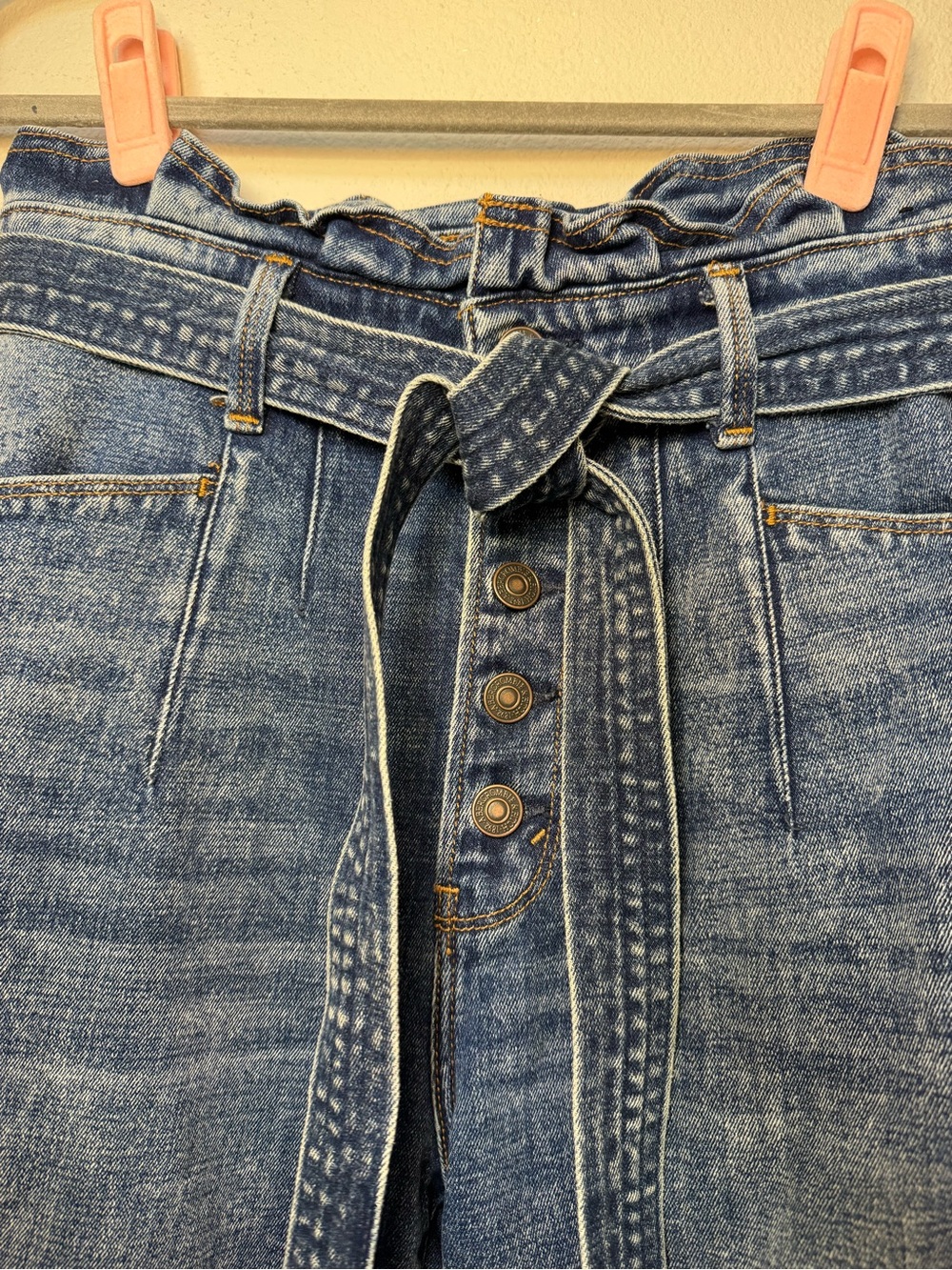 Abercrombie Ultra High Rise Mom Jeans with Paperbag Waist and Belt - Picture 2 of 8